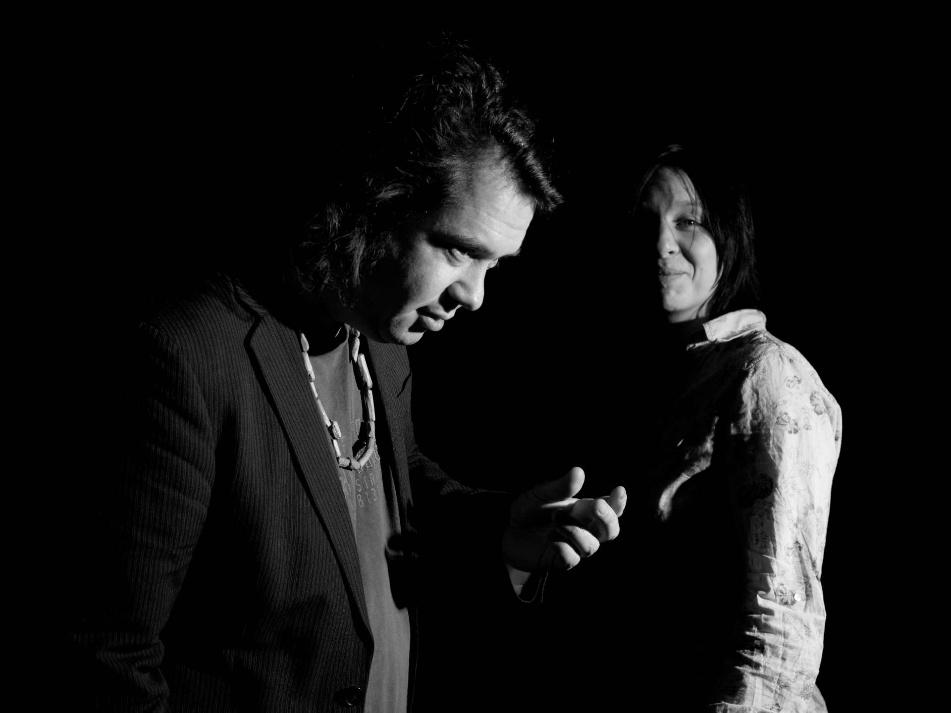 Niels Duffhues – Two-piece band: Songs of murder, mystery & traveling