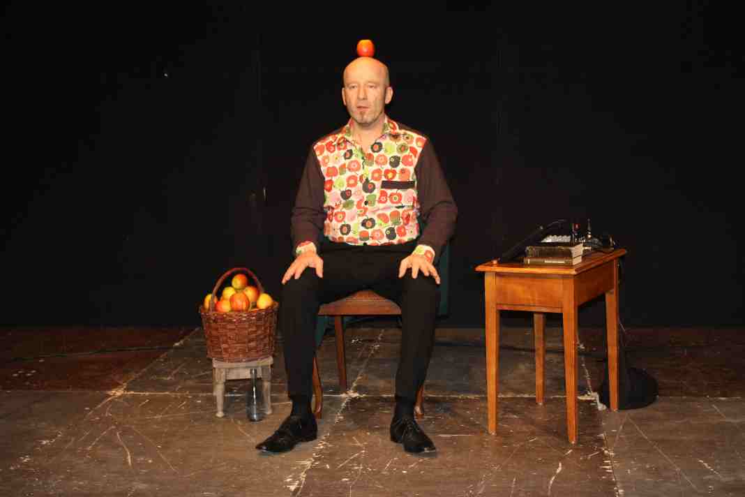 Die schwäbische Schöpfung samt Sündenfall –    glesa, gsonga ond aweng gspielt